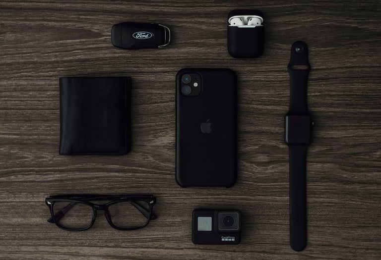 Kit EDC completo com celular, relógio digital, óculos, carteira, câmera e fone de ouvido 