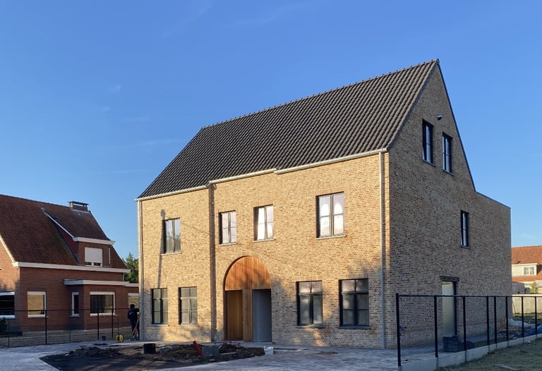 2 halfopen woningen met luxueuze afwerking