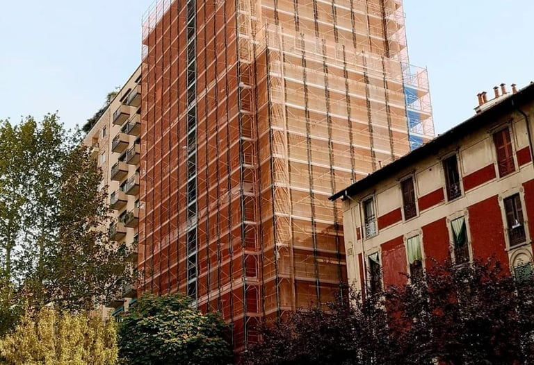 Ponteggio a telai prefabbricati