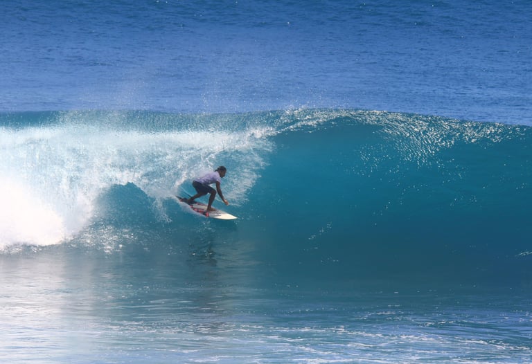 chano surfeando en puerto escondido