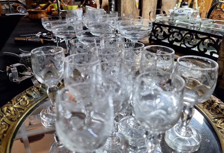 Arts de la table, verrerie ancienne, services de verre en cristal
