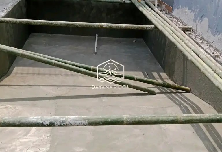 proses pemelesteran kolam renang dan jalur plumbing oleh dayanapool.