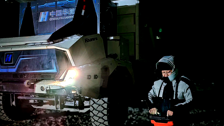 Yimin mine personnel enduring extreme cold weather, Mining in Winter