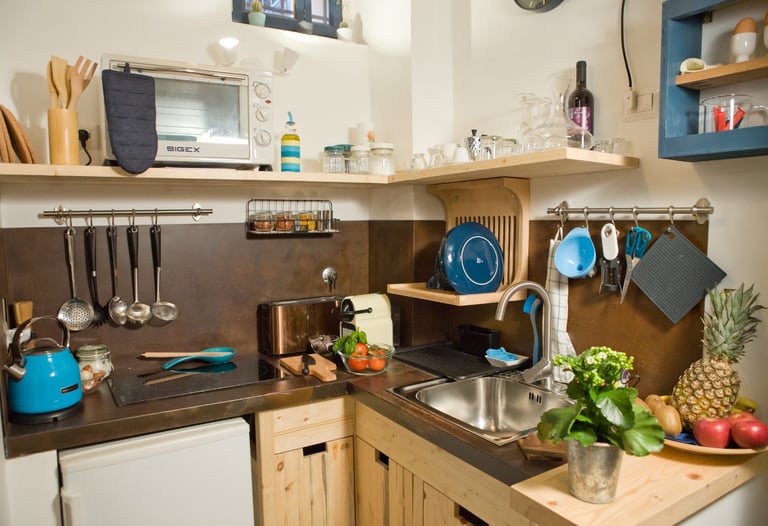 Fully equipped kitchen in Studio Paolina Rome vacation rental