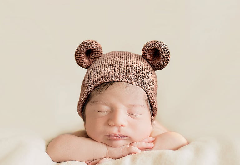 newborn photography baby wearing crochet teddy bear beanie bonnet