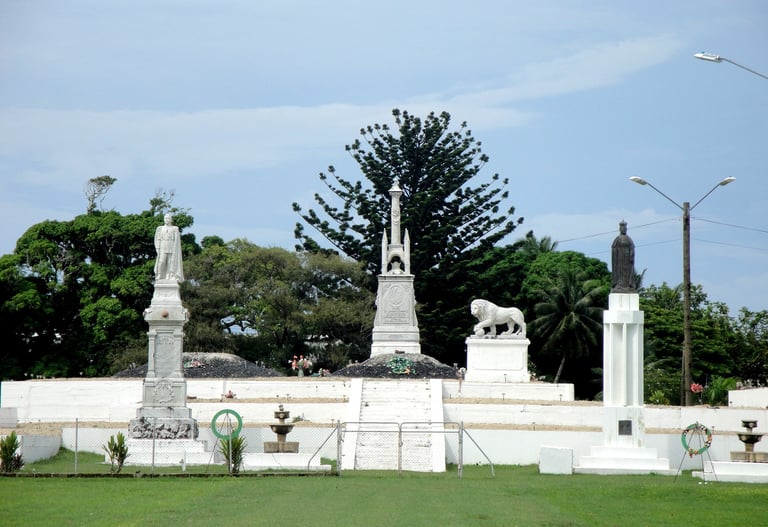 Monumento  Ha'amonga 'a Maui no centro de Nuku’alofa, Tonga, com arquitetura megalítica.