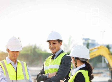 Tax agent advising tradie on deductible business costs