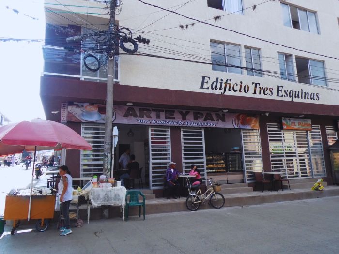 edificio tres esquina, arte y pan Cajamarca