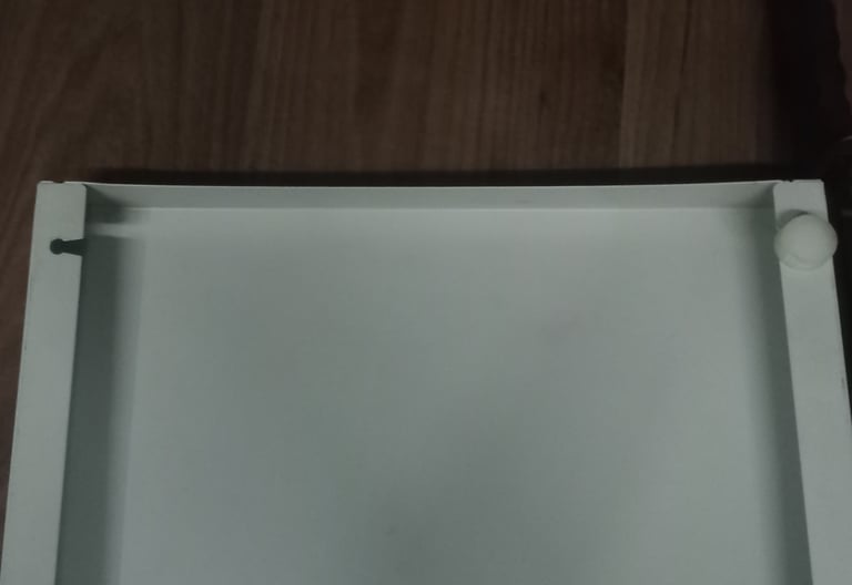 En esta caso la base perdió una pieza en la cual se sostenía