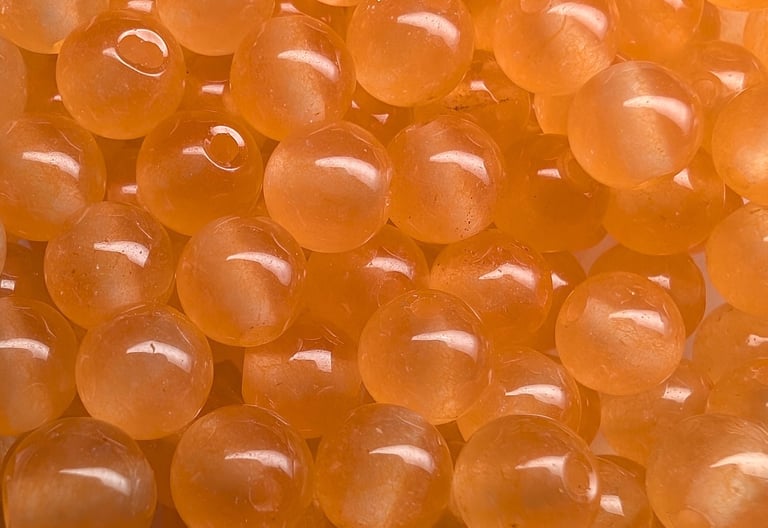 Perles en agate orange, aux nuances chaudes et translucides