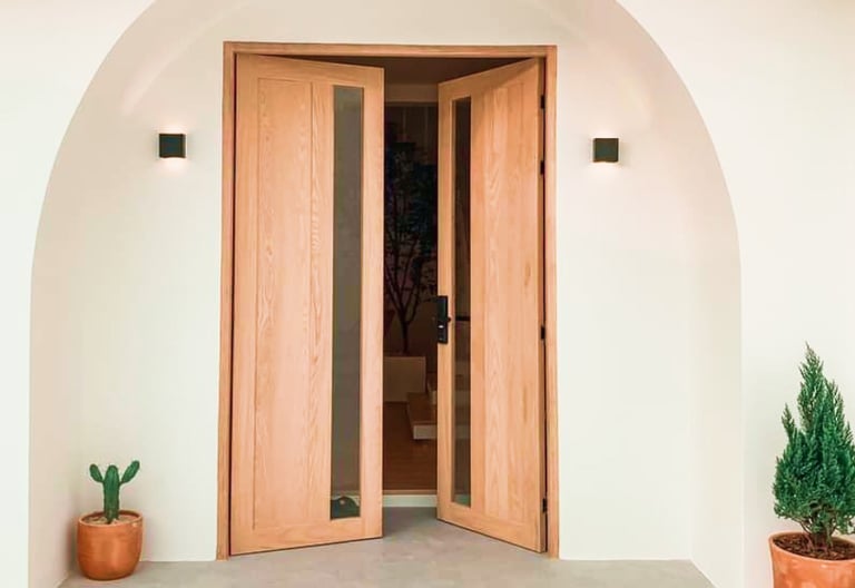 pintu solid wood panel tambahan kaca untuk rumah tinggal