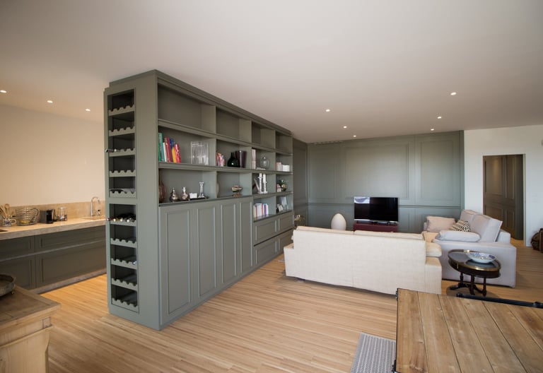 Giulia Sbrogiò | designer - cucina - living room- arredamento d'interni su misura- boiserie -cucina su misura