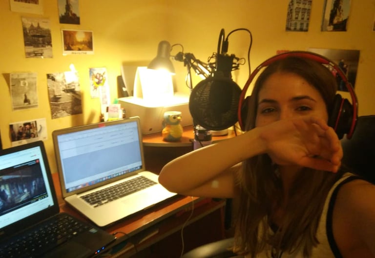 Imagen de Ana Gómez trasnochando para trabajar en proyectos