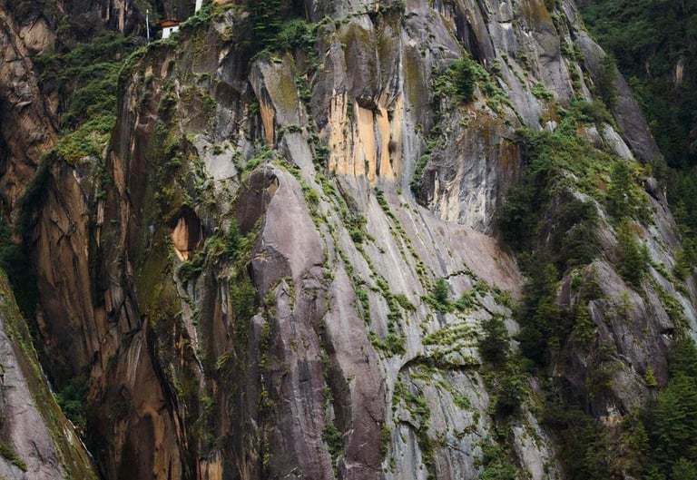 The-iconic-Tiger's-nest-monastery-in-Paro-valley