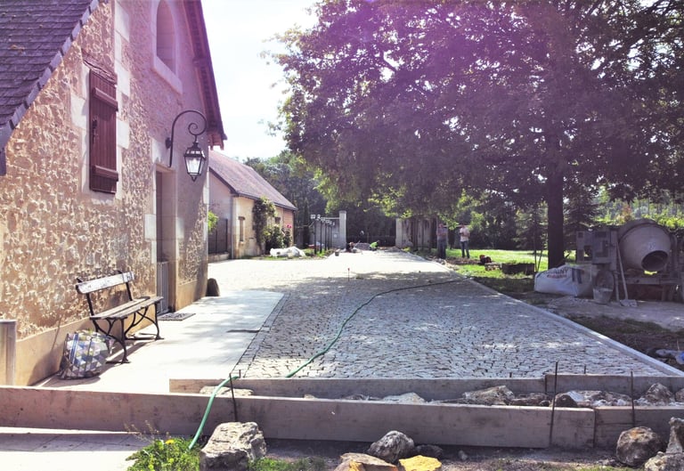 Création d'une allée solide près de Tours