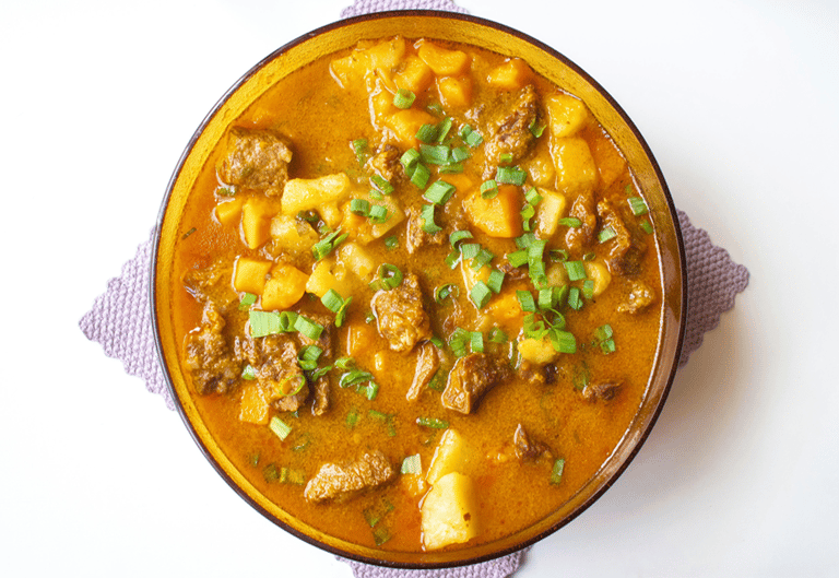 Pirão-de-Carne-com-Legumes-e-Salsa-Receita-Caseira-Saborosa-e-Fácil