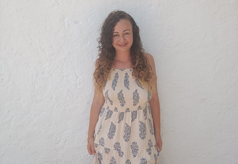 Psicóloga que ofrece psicoterapia online y terapia en Ibiza