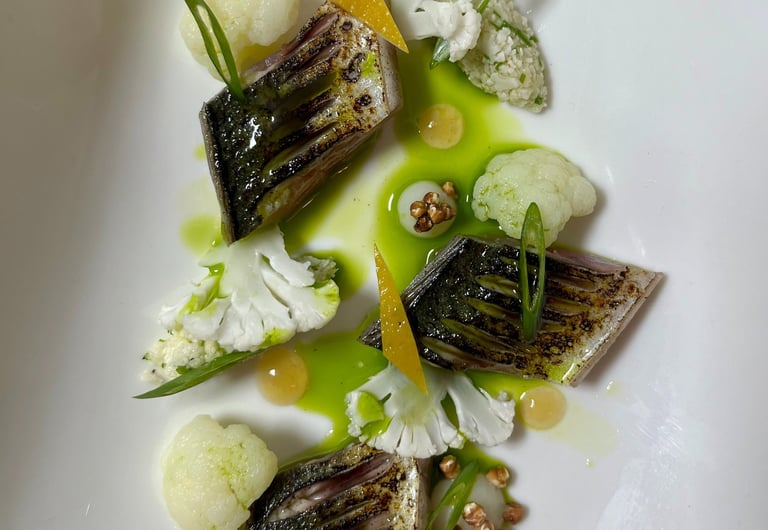 Maquereau des côtes de Marseille, chou fleur en textures, criste marine des calanques 