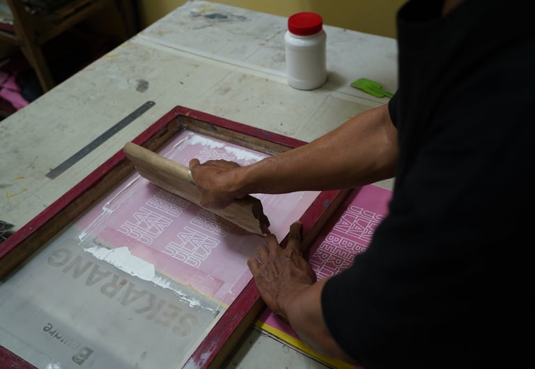 a person is making a picture with a rolling pinwheel