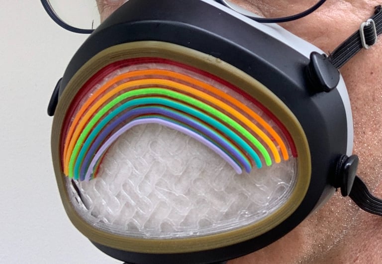 flo-29: Flomask with Rainbow decoration