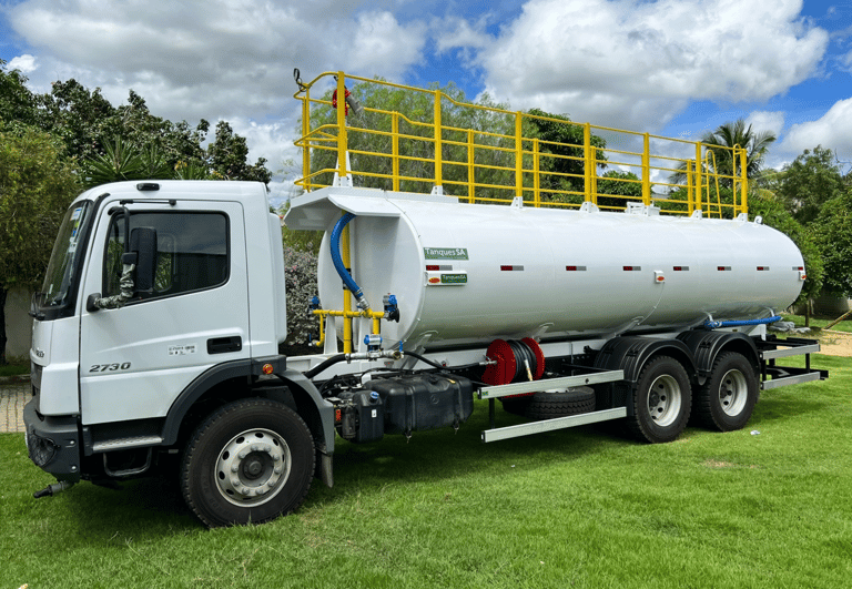 Caminhões pipa à venda