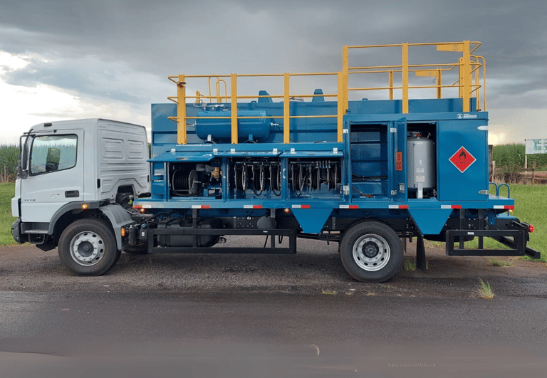 Caminhões comboio à venda