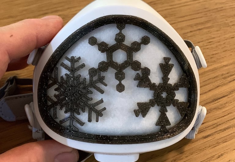 flo-68: Flomask with snowflakes decoration