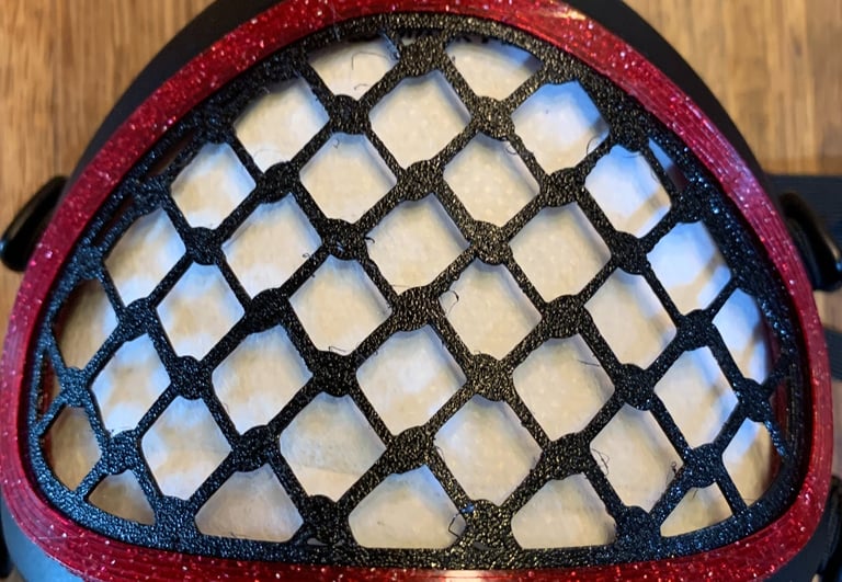 flo-10: Flomask with Netting decoration