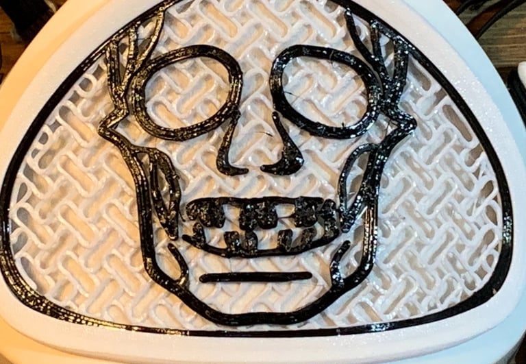 flo-43: Flomask with Skull decoration