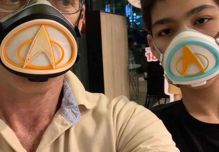 flo-20: 2 people with Startrek Starfleet 2 color decoration