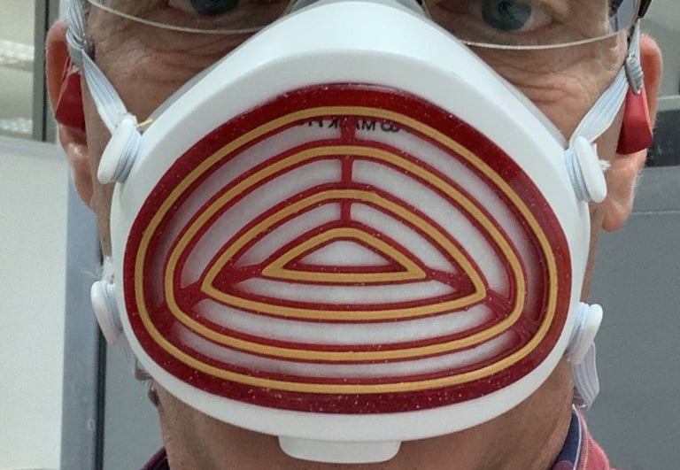 flo-7: Flomask with Concentric red-gold decoration