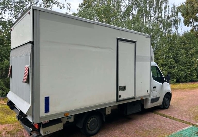 Perkraustymo paslaugų sunkvežimis Kaune