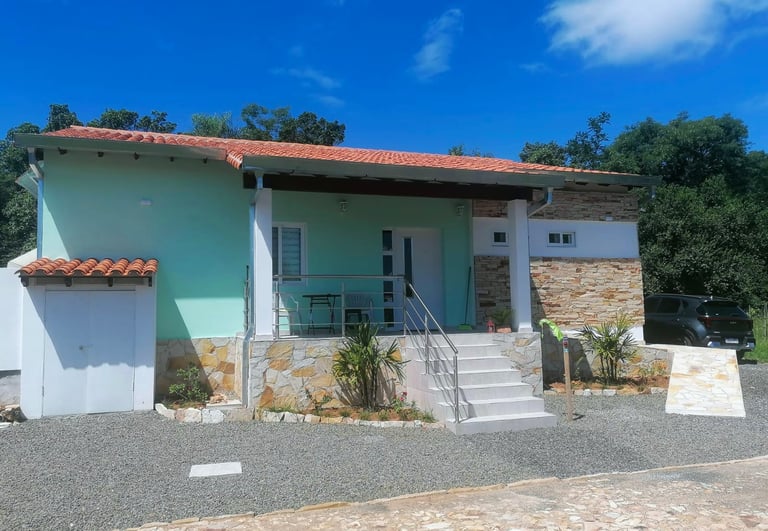 Modernes Wohnhaus mit Pool im Barrio Cerrado – Nueva Colombia bei Asunción