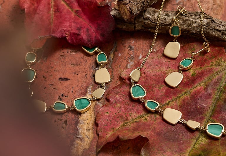 Jewellery product photography - a necklace with a green stones