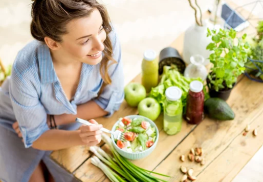 woman eating healthy foods