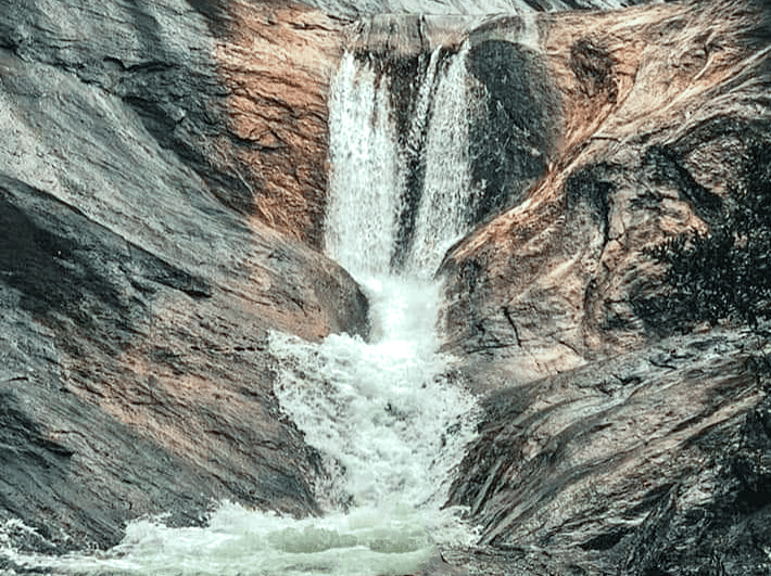 Nestled in the heart of Sri Lanka's verdant landscape, Na Ella Falls is a captivating natural wonder