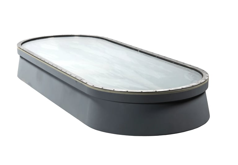 Fixed oblong ship window in steel and brass