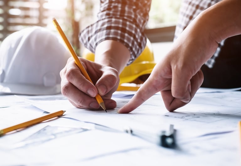 Plano arquitectónico detallado de un edificio residencial.