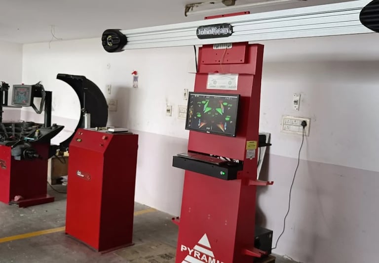 alt="3D wheel alignment and balancing machine used for car tyre servicing"