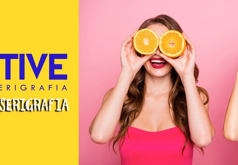 Logo de Subjetive y al lado una imagen de dos chicas felices y sonrientes con naranjas en los ojos.