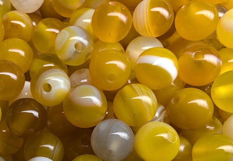 Perles en Agate jaune chauffée, aux nuances dorées et des touches de blanc