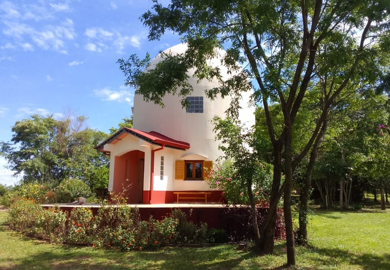 Kuppelhaus mit 1 Hektar Grundstück zum Kauf in Troche, Paraguay