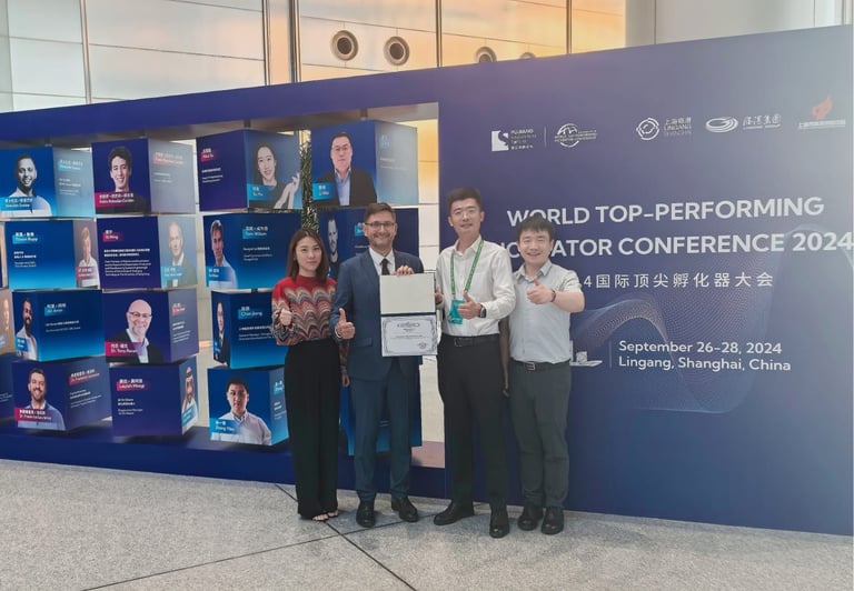 Award winners posing with a certificate at the 2024 World Top-Performing Incubator Conference in Shanghai.