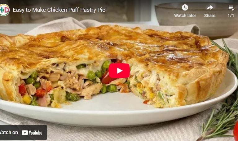 Video recipe chicken and vegetables puff pastry pie