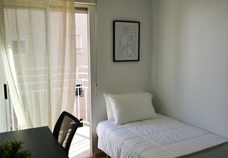 Habitación individual moderna con escritorio