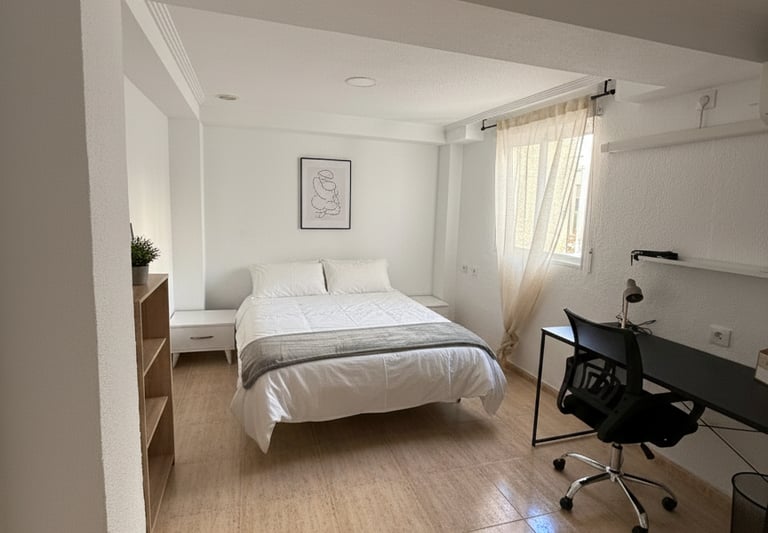 Habitación de matrimonio con escritorio