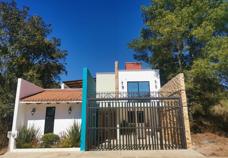 Fachada-casa-estilo-contemporaneo-moderno-patzcuaro-villas-del-sol