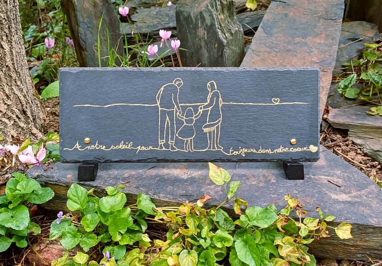plaque funeraire ardoise dessin personnalisé gravure or