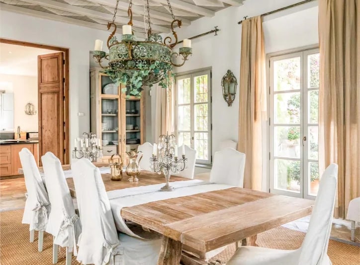Dining room with rustic chandelier at Finca Santa Katerina
