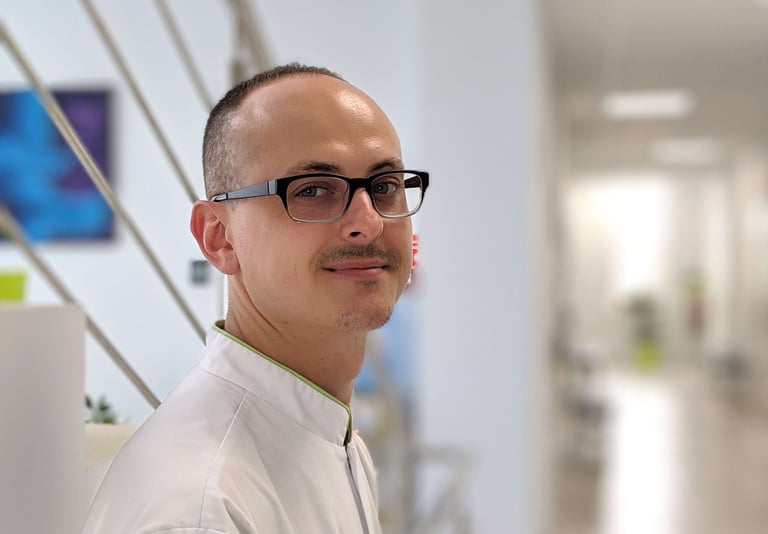 Гарбар Руслан Федорович лікар уролог хірург Garbar Ruslan urology surgery Kyiv